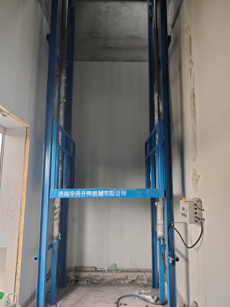 導軌式升降平臺